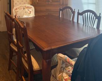 KITCHEN TABLE & CHAIRS 