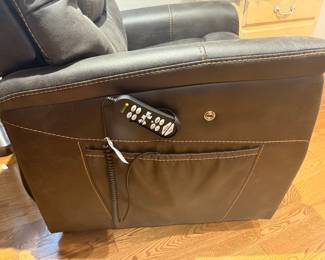 RECLINER/LIFTER CHAIR 