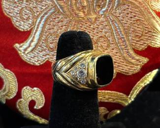 Onyx gold and diamond ring