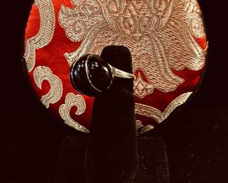 Onyx & gold  ring