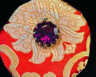 Synthetic Alexandrite set in gold pendant