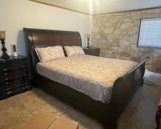 Hooker bdr. King bed and 2 nightstands, lamps Sale 600. Pick up north SA