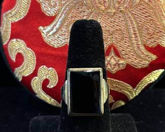 Onyx gold and diamond ring