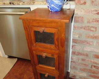 Primitive vegetable bin