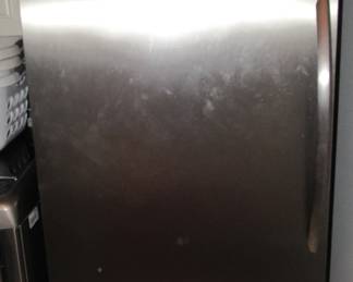 Stainless deep-freezer