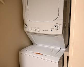 GE Unitized Spacemaker Stacked Washer/Dryer
