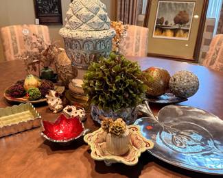 Decorative Pineapple Finial Urn