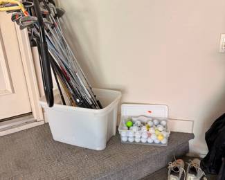 Mixed Golf Club Set and Golf Balls