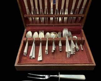 Vintage Lunt 98 pc Sterling Silver Flatware Set with Original Wood Case 113.92 Troy Ounces