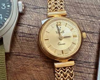 Vintage gold-tone wristwatch with mesh band