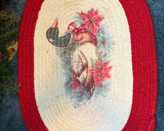 Round braided rug with cardinal