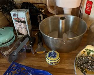 Bundt pans and bakeware