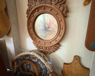 Round decorative wall mirror