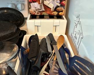 Small kitchen appliances and utensils