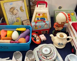 Play food and toy dishes