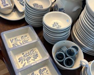 Pfaltzgraff Yorktowne stoneware set