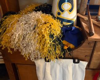 Vintage cheer pom-poms