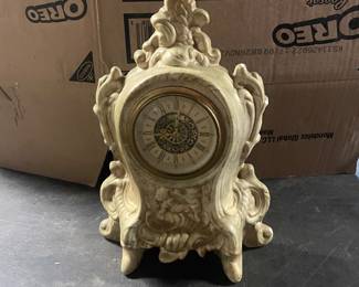 Vintage Holland Mold mantel clock
