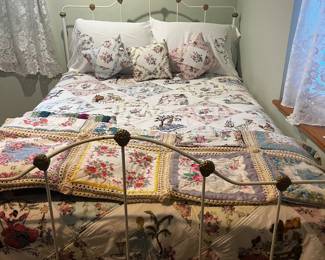 The bed is for sale. The bedding is NOT for sale. 