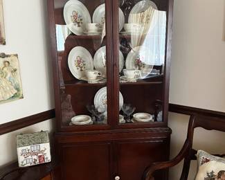 Corner Hutch