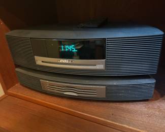 Bose wave radio with multi cd player attachment