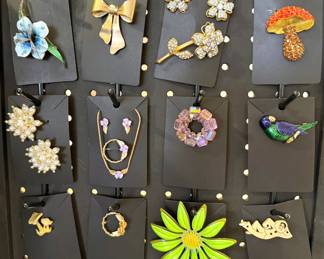 Jewelry: Bakelite, Sterling Silver, Brighton, Vintage Costume & Sets