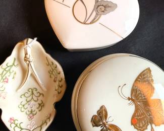 Porcelain containers 