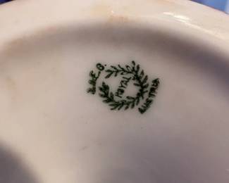 Hallmark of previously pictured glassware set.
