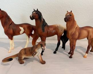 ASSORTED BREYER HORSES