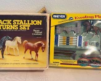 ASSORTED BREYER HORSES