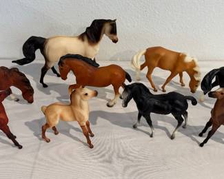ASSORTED BREYER HORSES