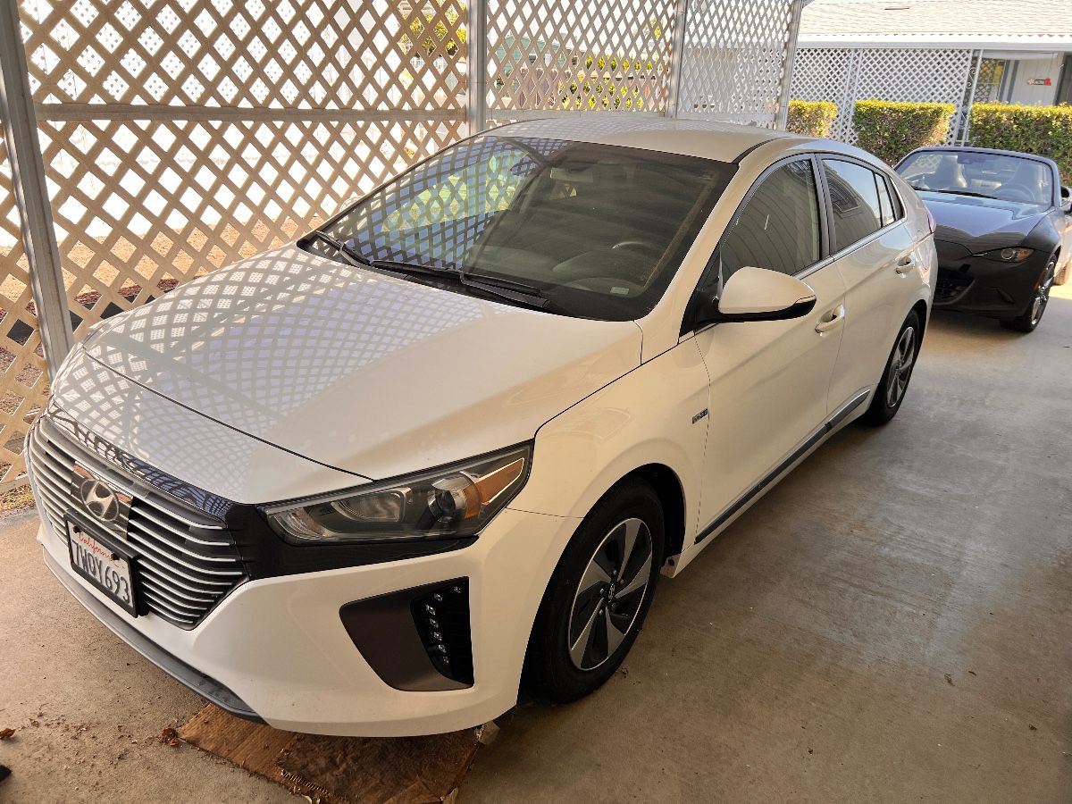 Hyundai Ioniq Hybrid SEL