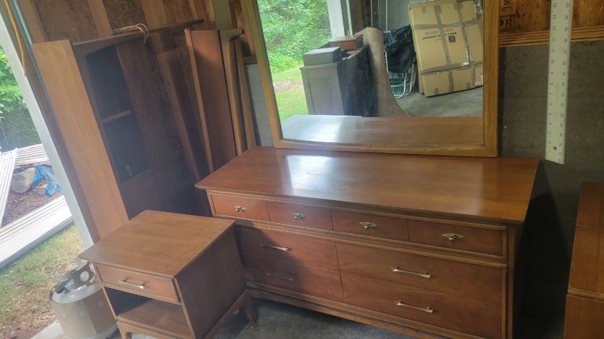 Mid-century bedroom sat