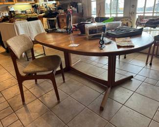 Mid century modern dining room table and 6 chairs