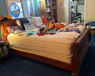 Sleigh bed