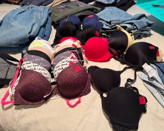 New Victoria bras (size 34 B)