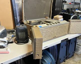 Old turntable (does not work unfortunately)