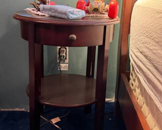 Night stand (2)