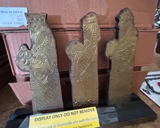 FREE TABLE-3 wisemen on a base for holiday decor