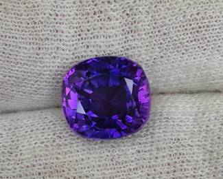 8.08 Carat Bi-Color Color-Changing Synthetic Sapphire