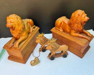 Lion Statues  Figurines