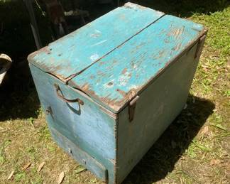 Wood Rolling Gardening Supplies Box
