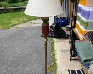 Lot 68: Standing Lamp 