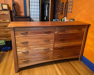 Lot 89: Cherry 8 Drawer Dresser 