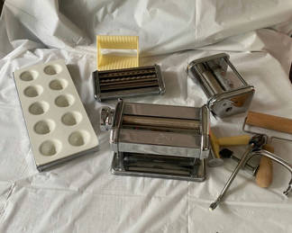 Lot 78: Atlas Pasta Machine & Accessories