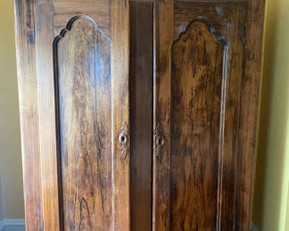 Lot 92: 1920's Traveling Wardrobe 