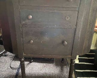Lot 50: Vintage Martha Washington Sewing Table 