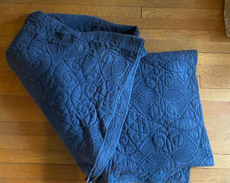 Lot 100: Pottery Barn Queen Quilt 