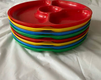 Lot 7: Vintage Plas-Tex Picnic Plates 