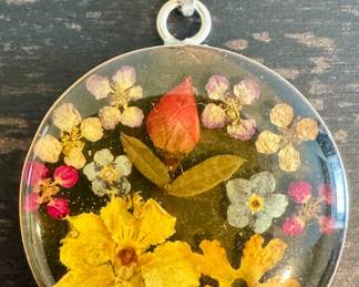 pendant detail